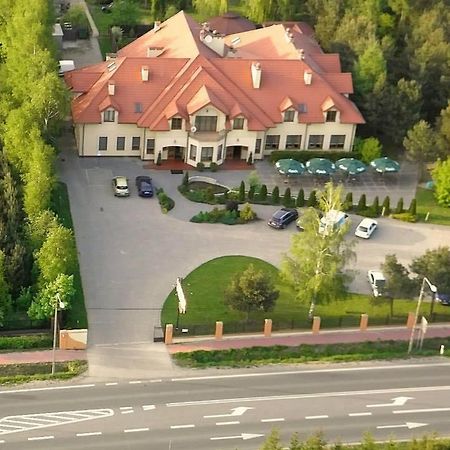 Maxima Hotel Wolanów Exteriör bild